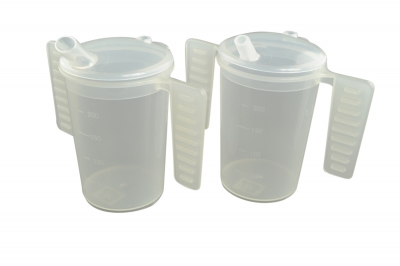 Feeding Cup includes 2 lids and handles